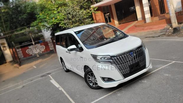 Toyota Esquire 2019 Pearl