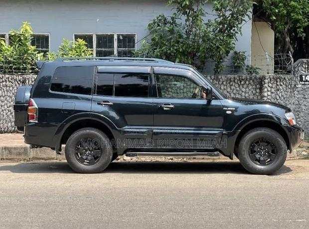 Mitsubishi Pajero 2002