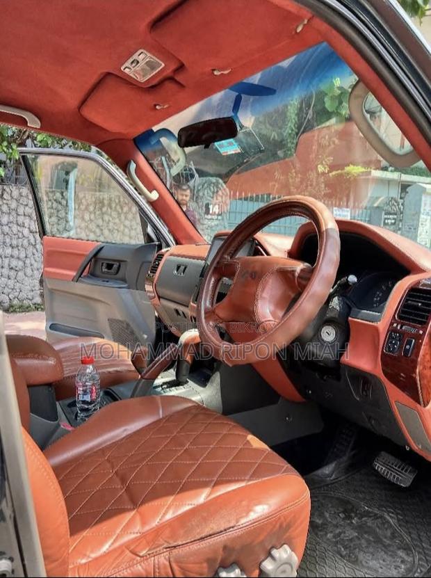 Mitsubishi Pajero 2002