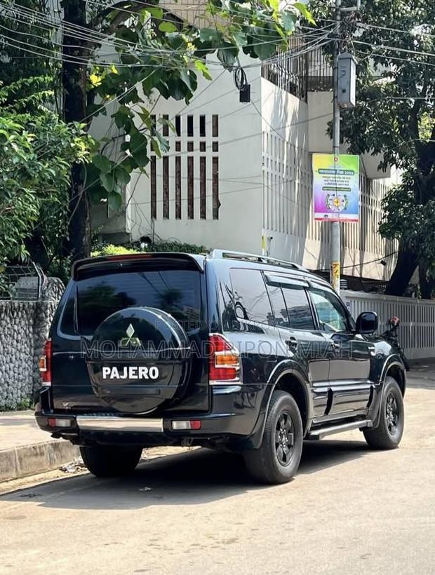 Mitsubishi Pajero 2002