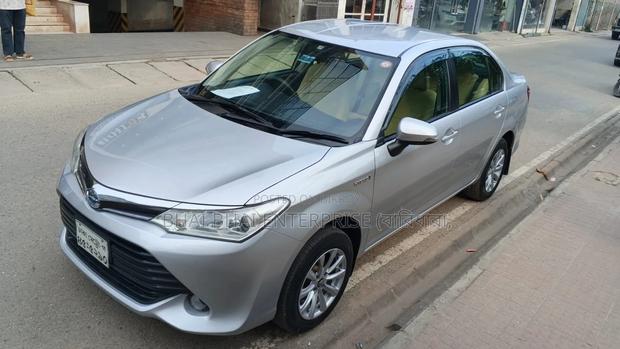 Toyota Axio 1.5 Hybrid 2WD 2015 Silver