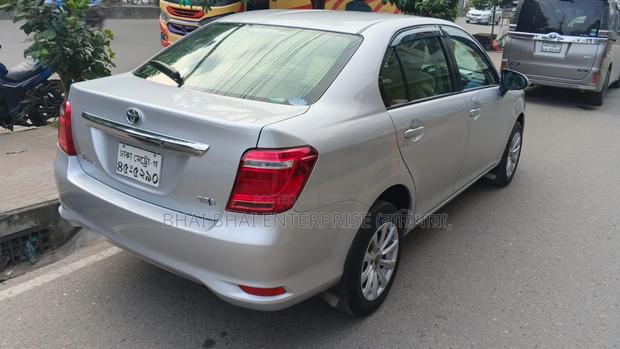 Toyota Axio 1.5 Hybrid 2WD 2015 Silver