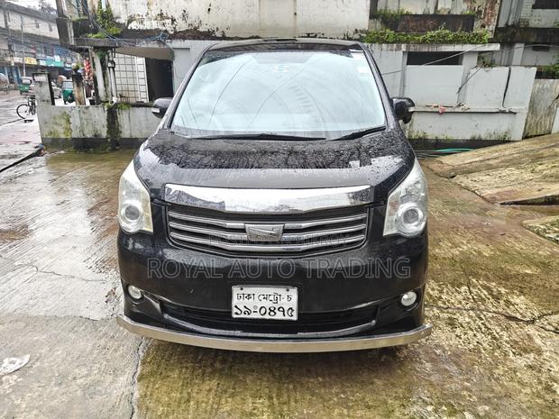 Toyota Noah 2011 Black