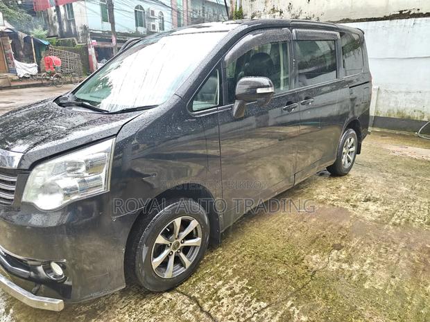 Toyota Noah 2011 Black