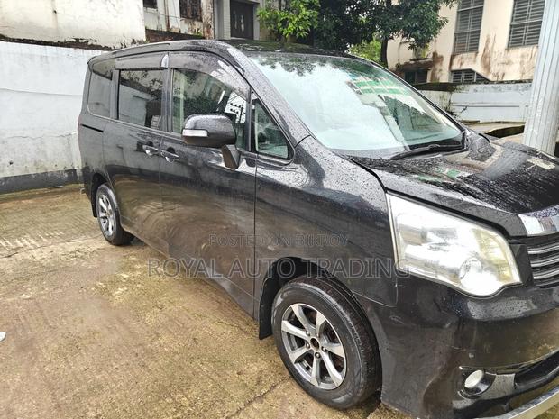 Toyota Noah 2011 Black