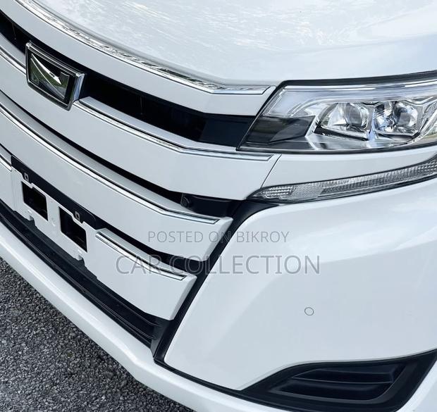 Toyota Noah 2.0 AWD (8 Seater) 2021 Pearl