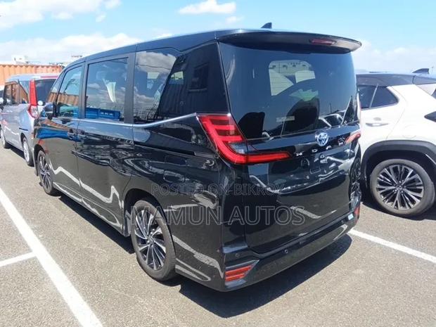 Toyota Noah 2022 Black