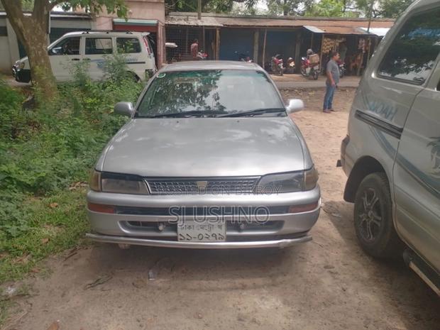 Toyota Corolla 1997 Silver