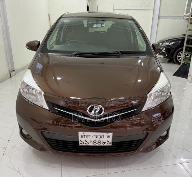 Toyota Vitz 1.0 FWD 5dr 2012 Brown