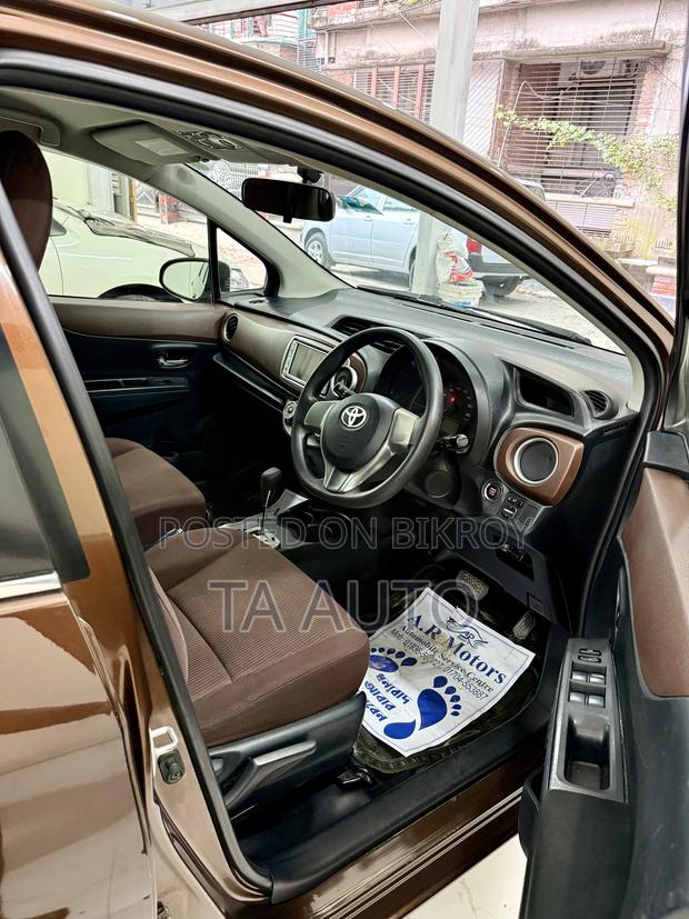 Toyota Vitz 1.0 FWD 5dr 2012 Brown
