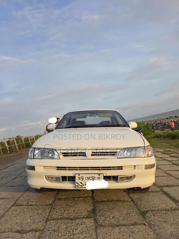 Toyota Corolla 1993 White