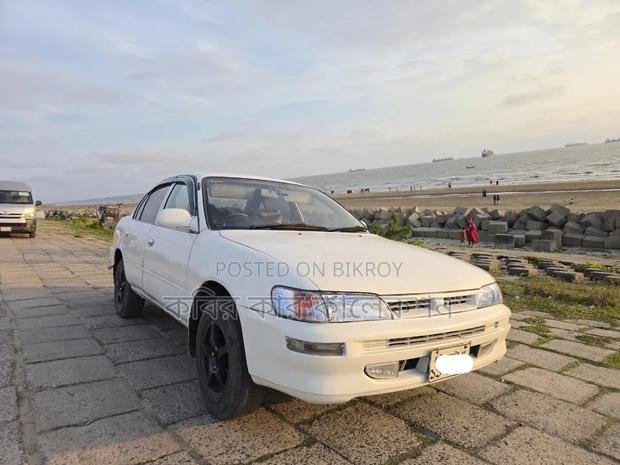 Toyota Corolla 1993 White