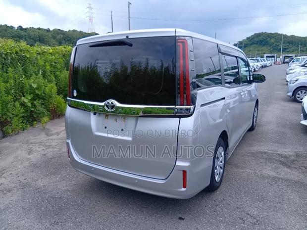 Toyota Noah 2021 Silver