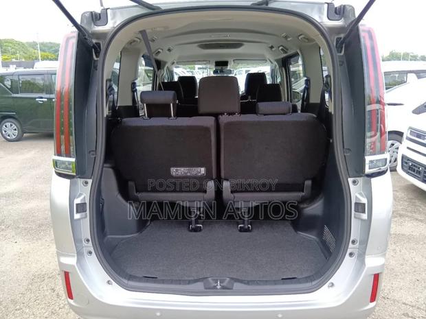 Toyota Noah 2021 Silver