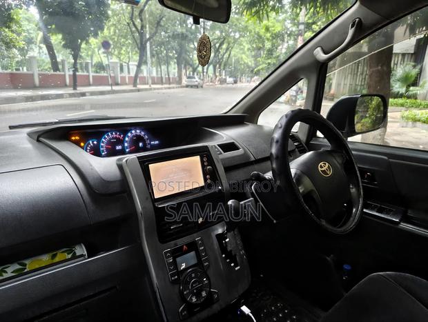 Toyota Noah 2009 Gray