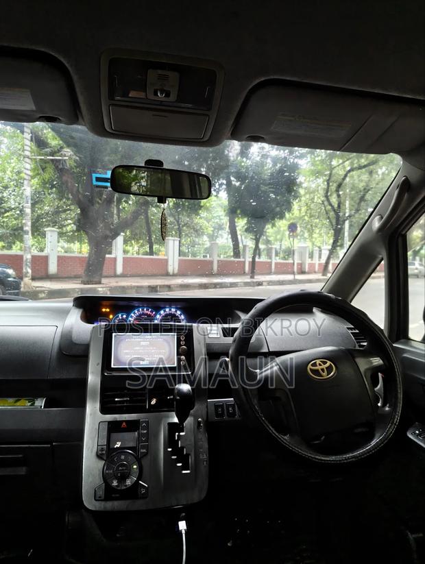 Toyota Noah 2009 Gray