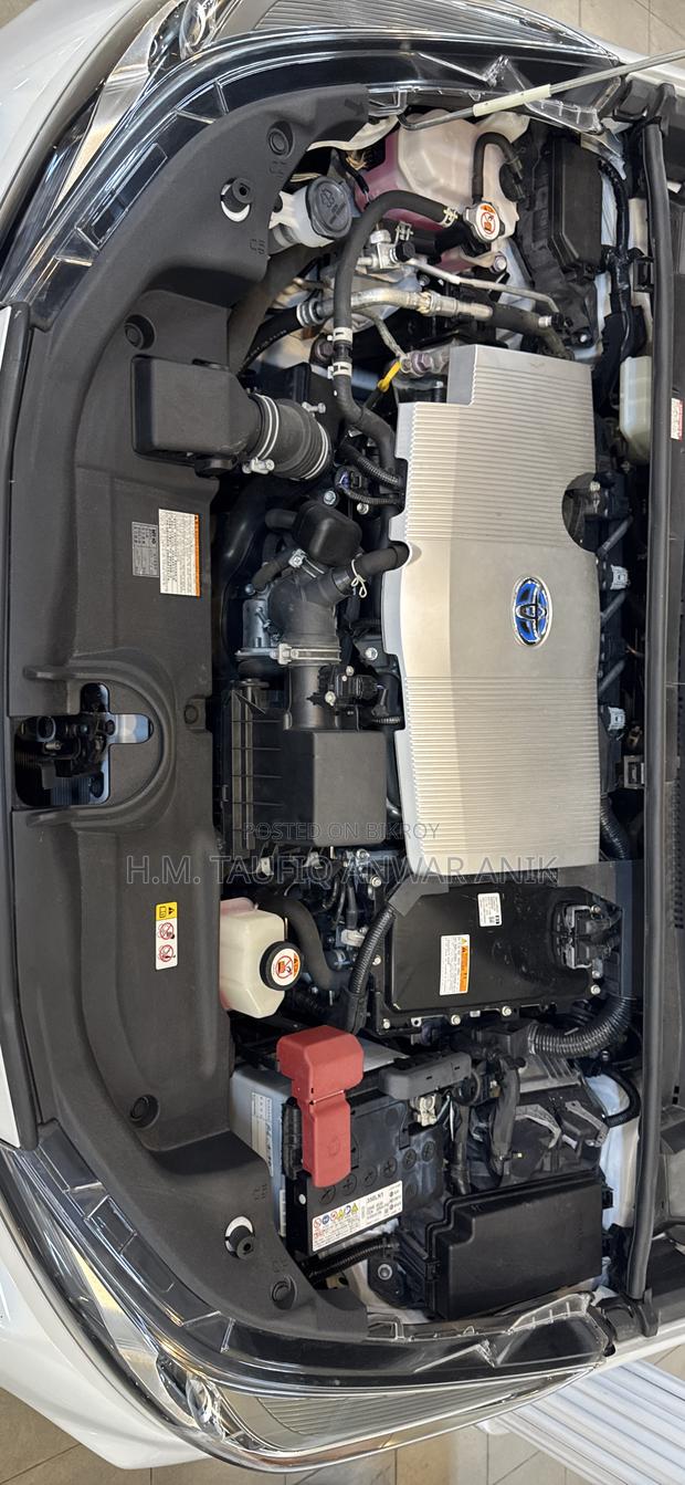 Toyota Prius 20th Anniversary Edition 2021 Pearl