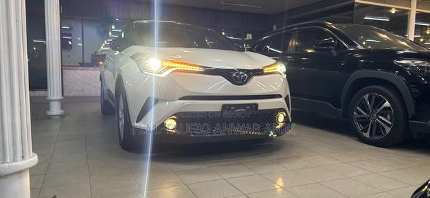 Toyota C-Hr XLE Prermium FWD (2.0L 4cyl 2AM) 2018 Pearl