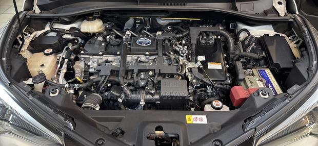 Toyota C-Hr XLE Prermium FWD (2.0L 4cyl 2AM) 2018 Pearl