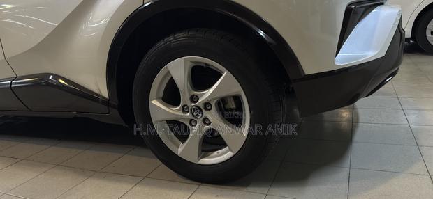 Toyota C-Hr XLE Prermium FWD (2.0L 4cyl 2AM) 2018 Pearl