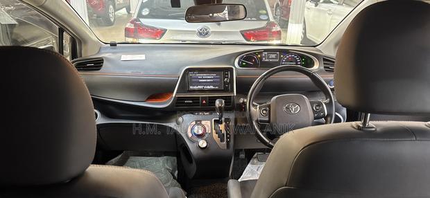 Toyota Sienta 1.5 AWD (6-Seater) 2018 Purple