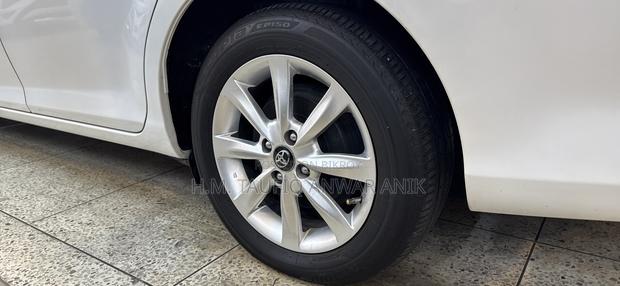 Toyota Corolla Fielder 1.5 Hybrid FWD 2018 White