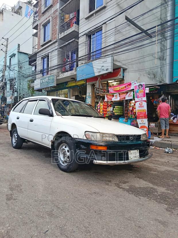Toyota Corolla 2002 White