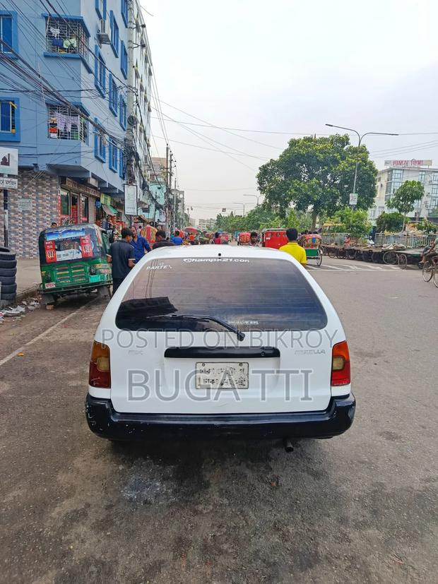 Toyota Corolla 2002 White