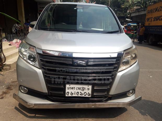 Toyota Noah 2.0 FWD (8 Seater) 2016 Silver