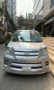 Toyota Noah 2004 Pearl for sale
