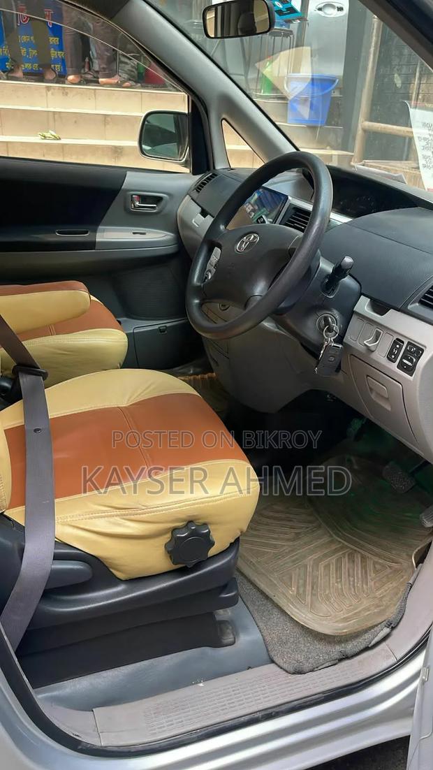 Toyota Noah 2004 Pearl