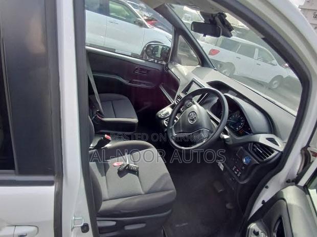 Toyota Noah 2021 Pearl