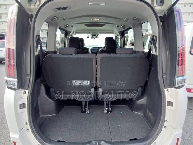 Toyota Noah 2021 Pearl