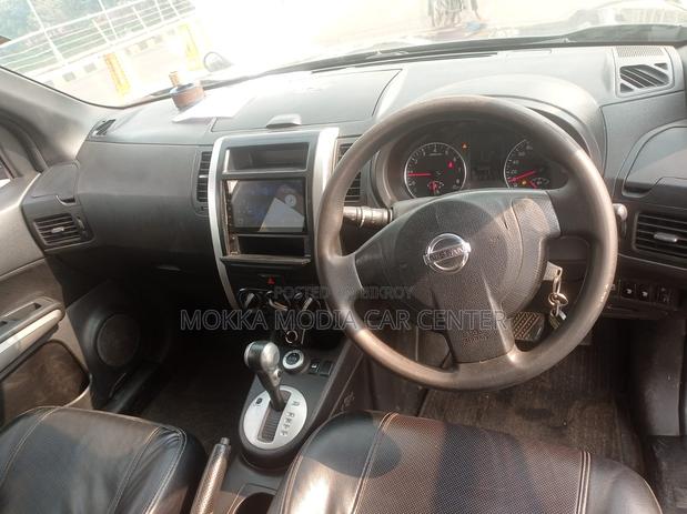 Nissan X-Trail 2011 Gray