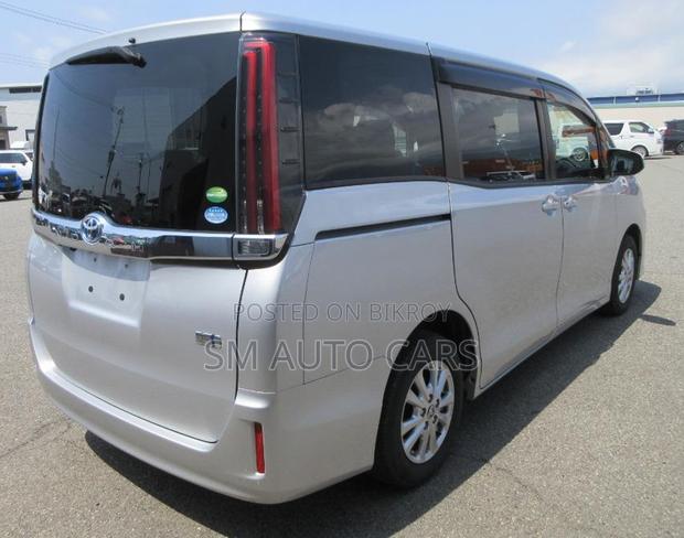 Toyota Noah 1.8 FWD Hybrid (7 Seater) 2021 Silver
