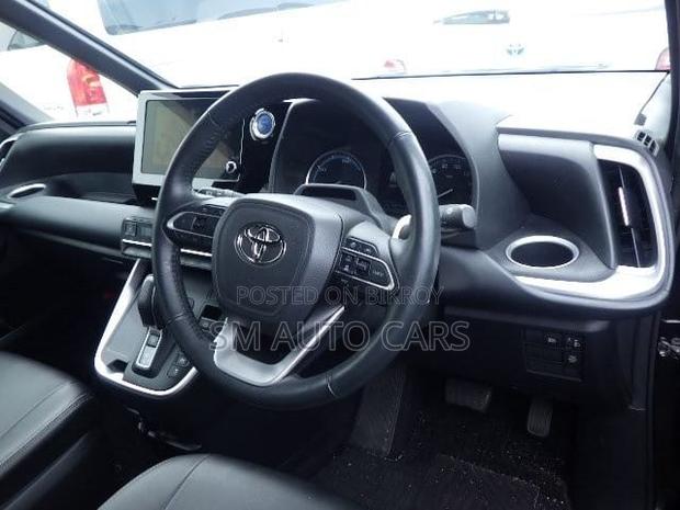 Toyota Voxy 2022 Black