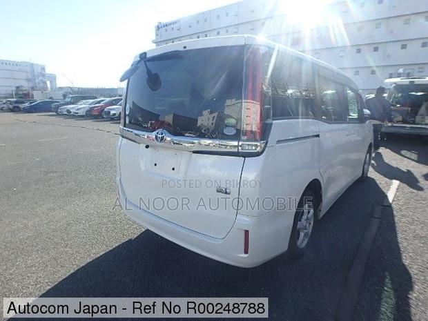 Toyota Noah 2021 Pearl