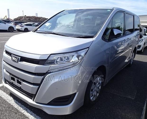 Toyota Noah 2021 Silver
