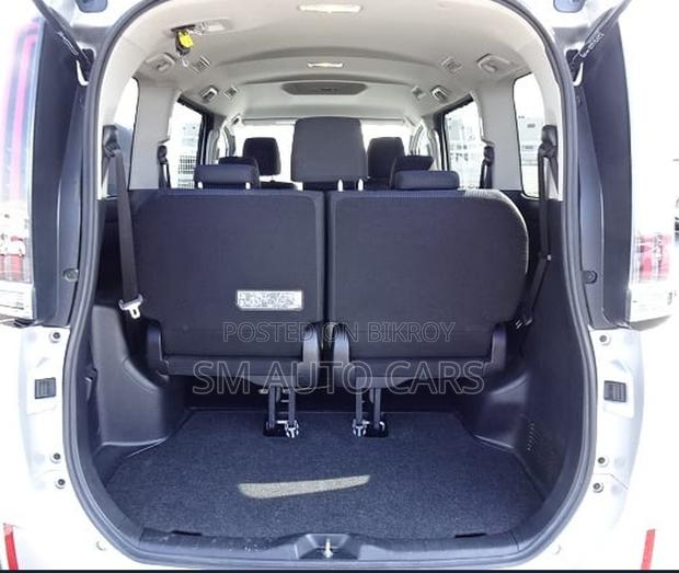 Toyota Noah 2021 Silver