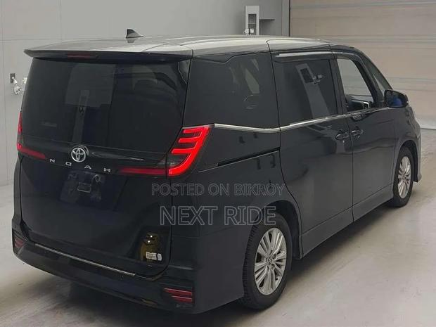 Toyota Noah 2022 Black