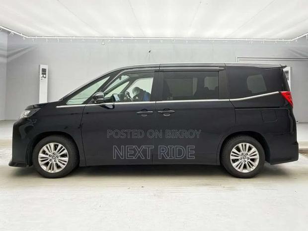 Toyota Noah 2022 Black