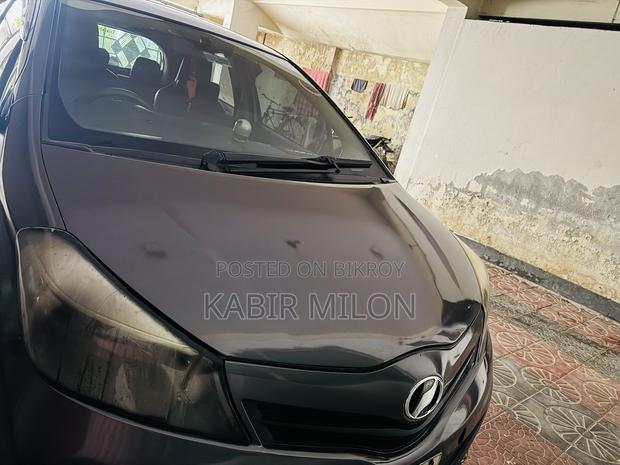 Toyota Vitz 1.0 FWD 5dr 2012 Gray