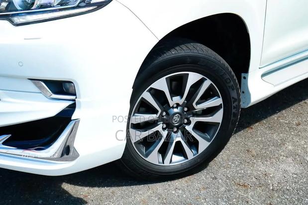 Toyota Land Cruiser Prado 2.7 2023 Pearl