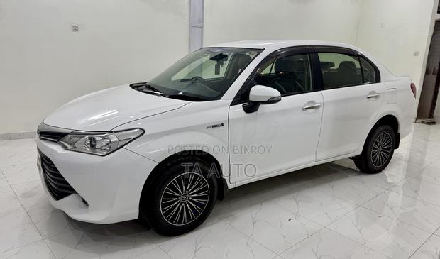 Toyota Corolla Hybrid 2025 White
