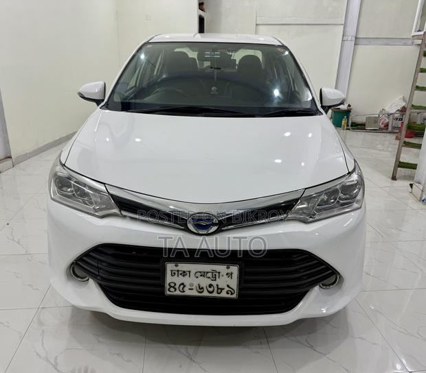 Toyota Corolla Hybrid 2025 White
