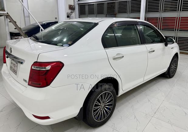 Toyota Corolla Hybrid 2025 White