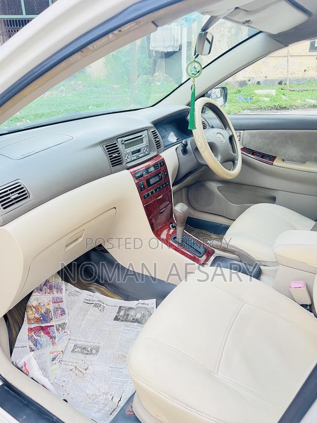Toyota Corolla Sedan Automatic 2004 White