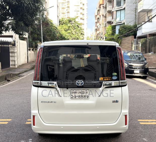 Toyota Esquire 1.8 FWD Hybrid (7 Seater) 2019 Pearl