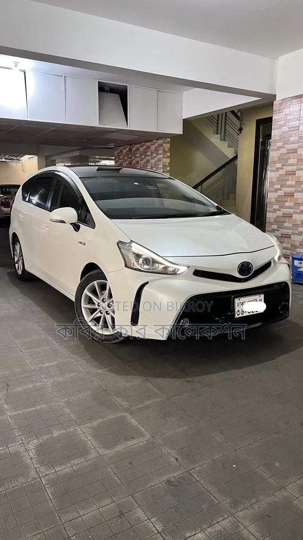 Toyota Prius 4dr Hatchback (1.8L 4cyl Gas/Electric Hybrid CVT) 2016
