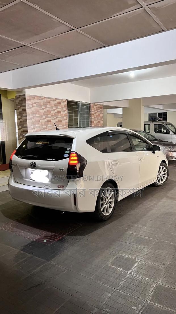 Toyota Prius 4dr Hatchback (1.8L 4cyl Gas/Electric Hybrid CVT) 2016